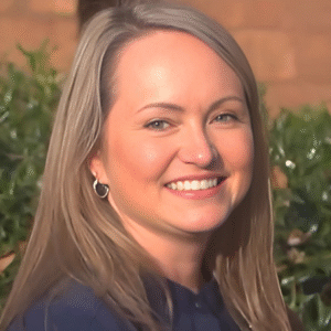 <span style="background-color:#e53935; color:#fff; font-weight:bold; padding:4px 6px; border-radius:2px; font-size:12px;">   Respiratory Therapist </span> <br><span style="font-size:24px; font-weight:bold; color:#0b355d; border-bottom:2px solid #0b355d;">   Elizabeth Moffett </span>